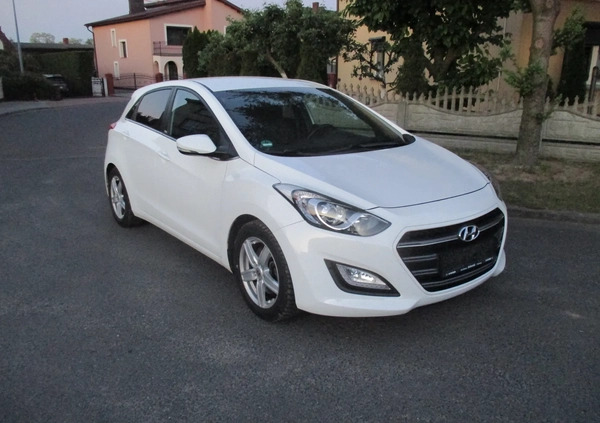 Hyundai I30 cena 33900 przebieg: 103230, rok produkcji 2016 z Lubliniec małe 67